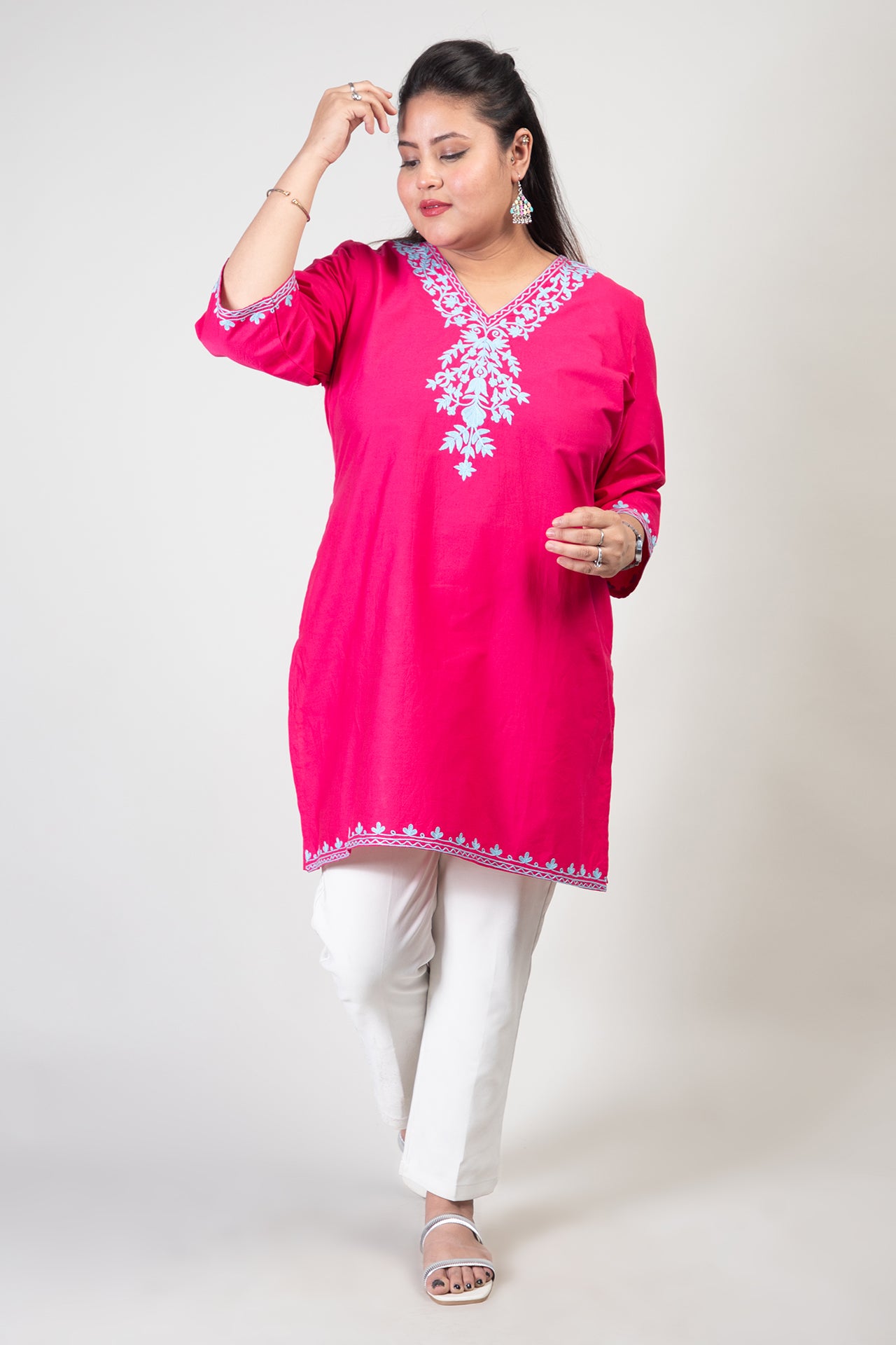 Dark Pink Premium Kashmiri Short cotton Kurti Styled with V-Neck cut at front and graced with Light Blue colour Floral Aari Work Embroidery