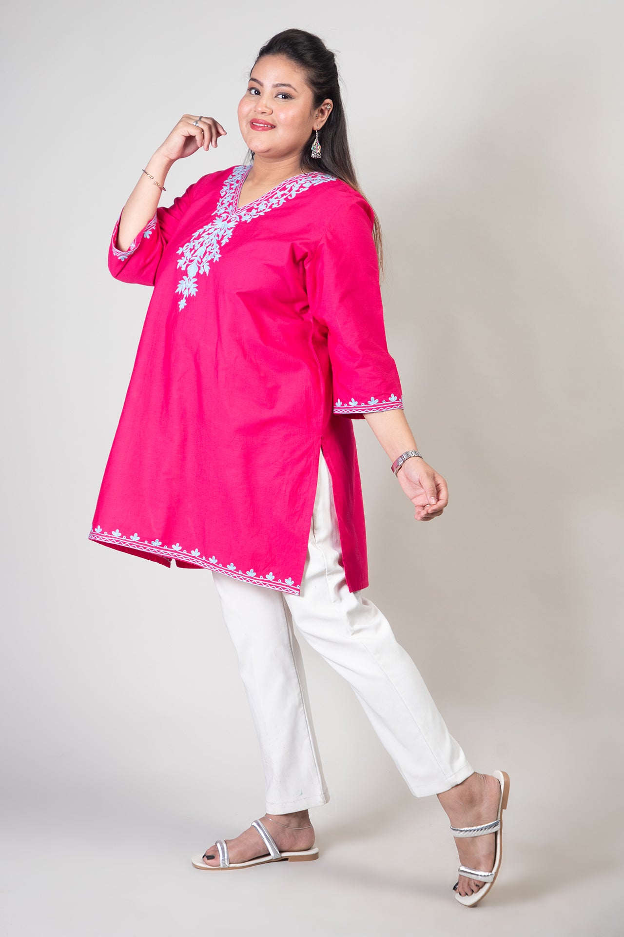 Dark Pink Premium Kashmiri Short cotton Kurti Styled with V-Neck cut at front and graced with Light Blue colour Floral Aari Work Embroidery